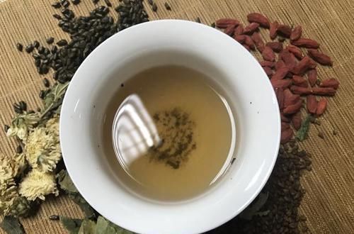 血管|有1种叶子晒干煮水喝，把甘油三酯“冲走”，血管也通畅干净