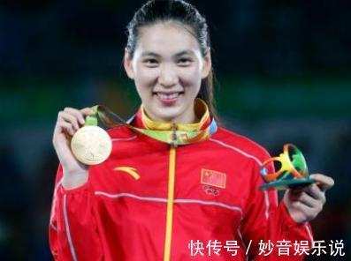 运动员|体坛史上第一对奥运会金牌情侣,女方身材傲人,夫妻相让人羡慕