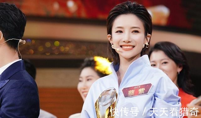 央视频道|她是《主持人大赛》总冠军，才华与美貌并存，毕业于这所名校