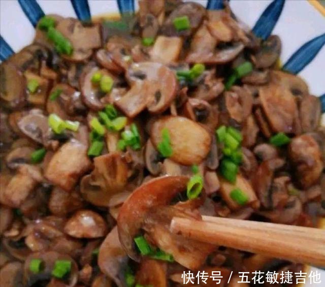 鲜香美味的酱烧口蘑,鲜甜滑口色泽红亮,简单易做吃一口就忘不了!