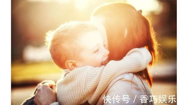 回应|孩子哭闹不止,到底要不要立刻去抱?很多家长都做错了!