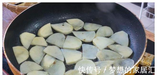 一日三餐|晚饭3菜1汤,依然是家常的食材简单的做法,一家人吃得特别满足