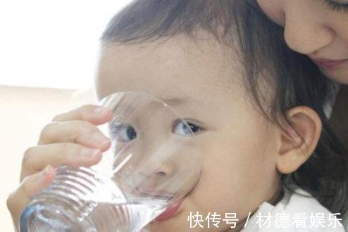 时间段|3个时间段不要强迫孩子喝水,易积食伤脾胃,别不当回事