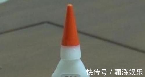 体温计|4岁孩子误把502滴入眼睛,宝妈60秒反应救了孩子,医生:很高明