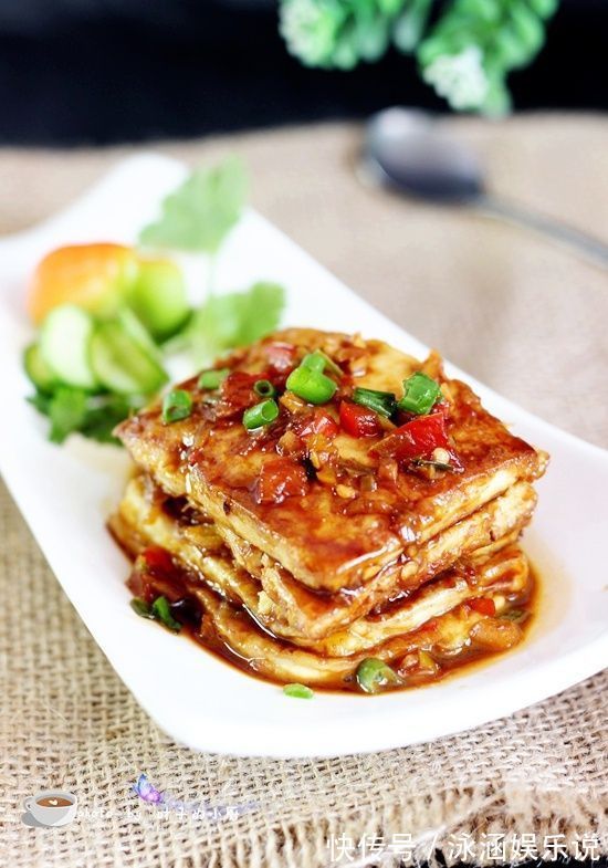 豆腐又一种好吃爆的做法！又香又快，还没出锅都想抓几块吃