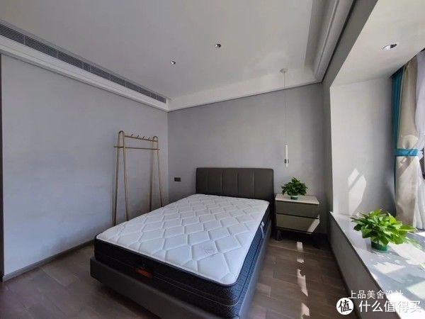 客餐厅|看了长沙夫妻的极简风,才知道什么是“网红”装修,隐形墙很惊艳