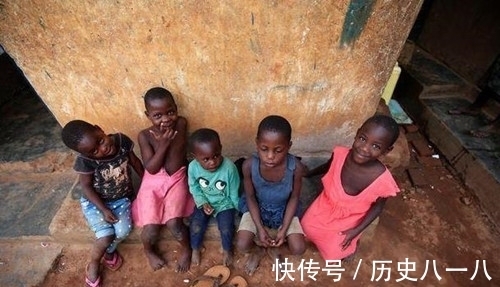 双胞胎|非洲妈妈生育创纪录,39岁便有44个儿女,背后故事让人心酸