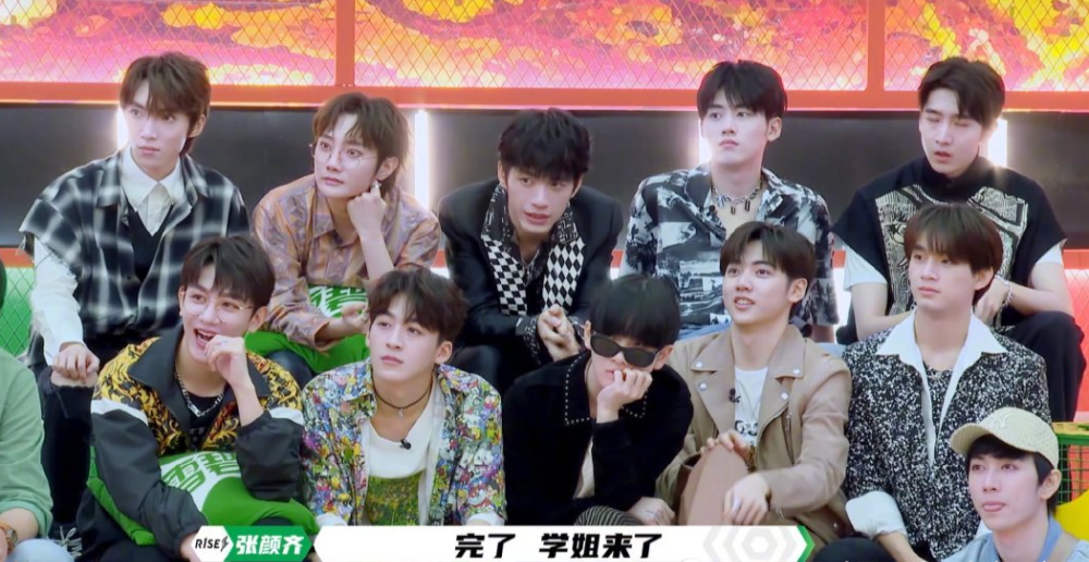 炙热的我们:火箭少女空降,r1se成员表情太精彩,周震南有些微妙 - 360