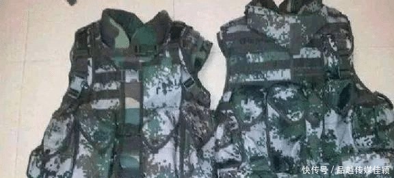 普京的保镖不带武器带把伞？是普京怕晒怕雨还是这伞另有机关？