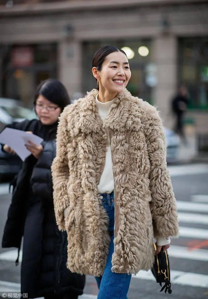  羽绒服|冬天学刘雯这么穿，保暖又时尚！