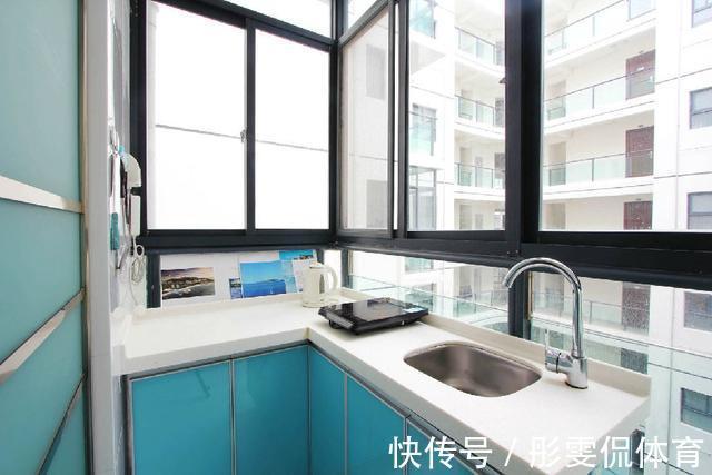 装修|我家阳台改造成厨房,一做饭邻居就来闹,物业来了也没用