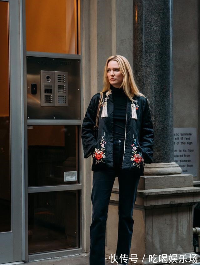 时髦 入冬了，该为自己选择一款棉服了，黑色的棉服百搭又时髦、还保暖！