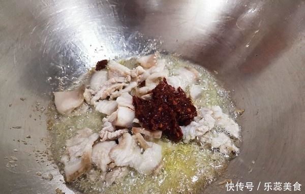 炒茄子时，8成人漏了这一步，厨师长教你这样做，不吸油又下饭！