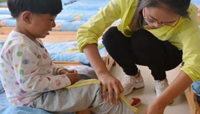 紧张|刚给女儿买的鞋就被穿别人脚上了,家长的话让幼师辞职,很无奈