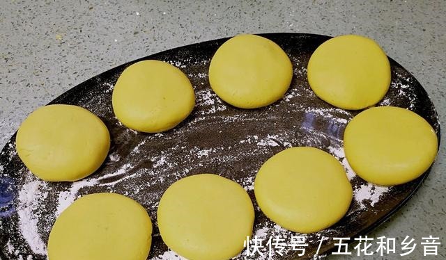 南瓜糊|外表金黄酥脆的糖心南瓜饼，软糯美味，是你不会后悔的选择！