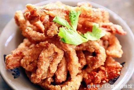 炸酥肉时,有人用淀粉有人用面粉,大厨教我正确做法,香酥不回软!