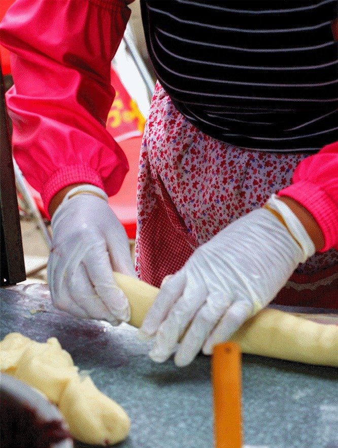  卖光|天津这家干了26年的烫面炸糕，每天早上8点半卖光，想吃的请早