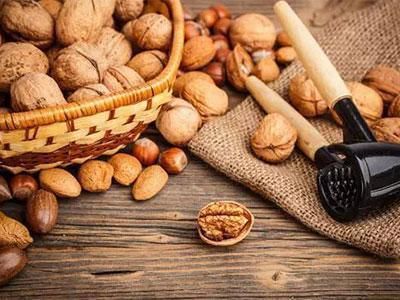 营养|如果女性白头发增多,不要总认为老了,或是因为体内缺乏3种营养