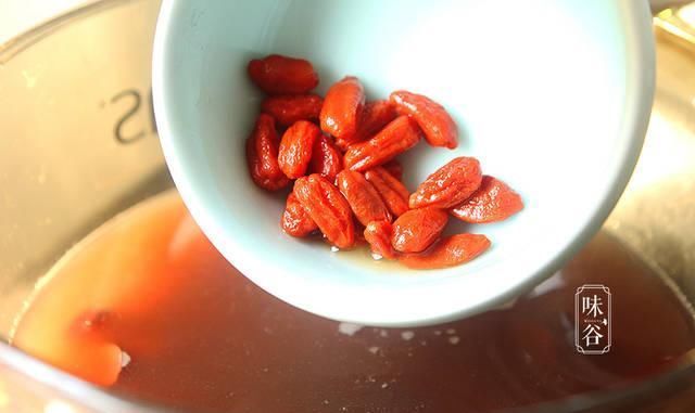 喝出|天冷了,女性要多喝五红汤,每天一碗,补血养血,喝出好气色!