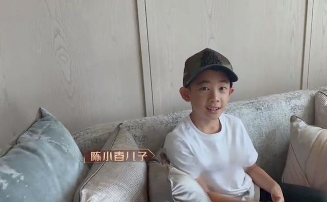 《披荆斩棘》哥哥们送礼物看人缘，陈小春得人心，林志炫好尴尬