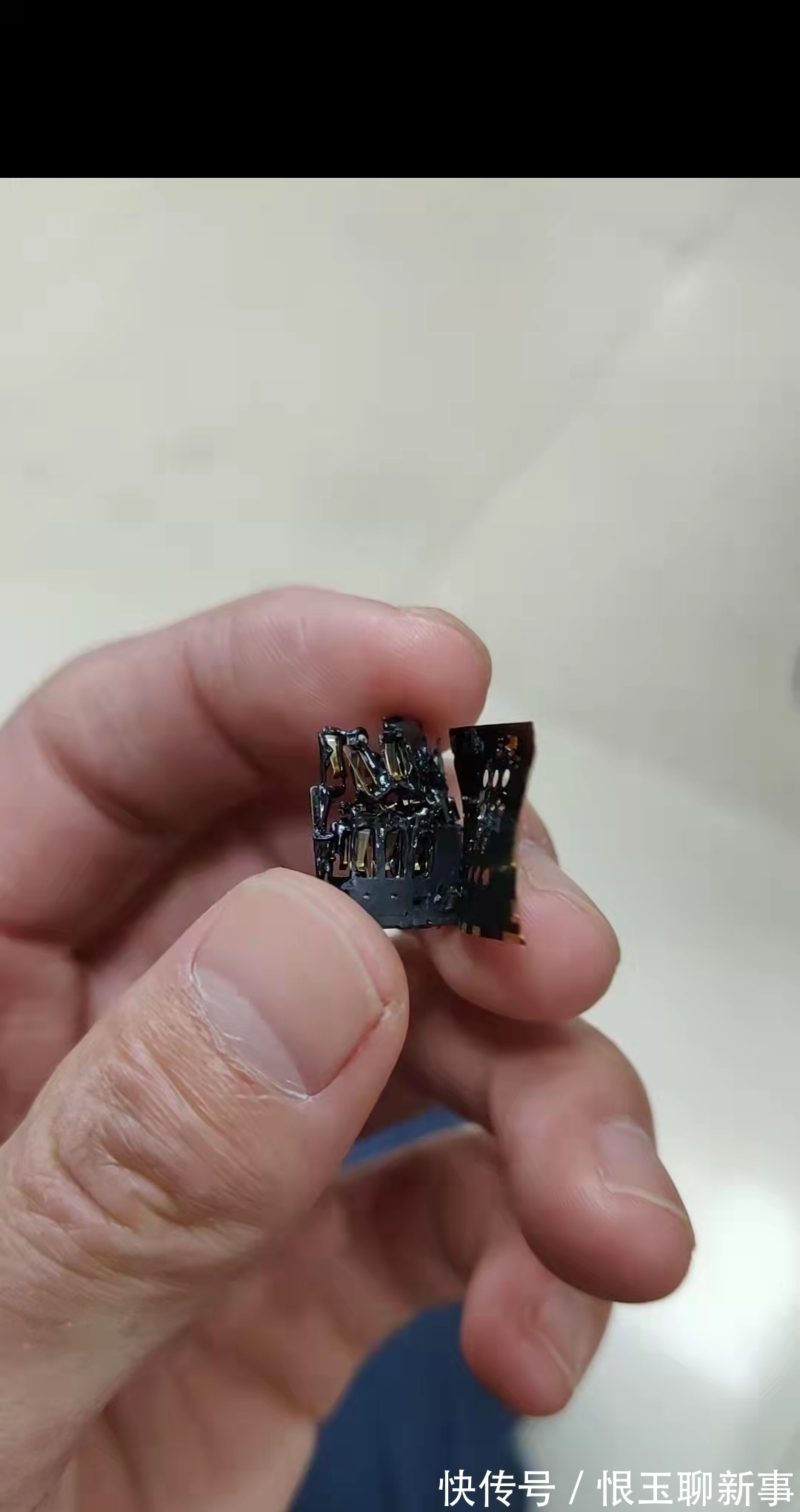 m避坑指南！朋友在某宝购入全新iPhone，结果是内置卡贴扩容国产屏