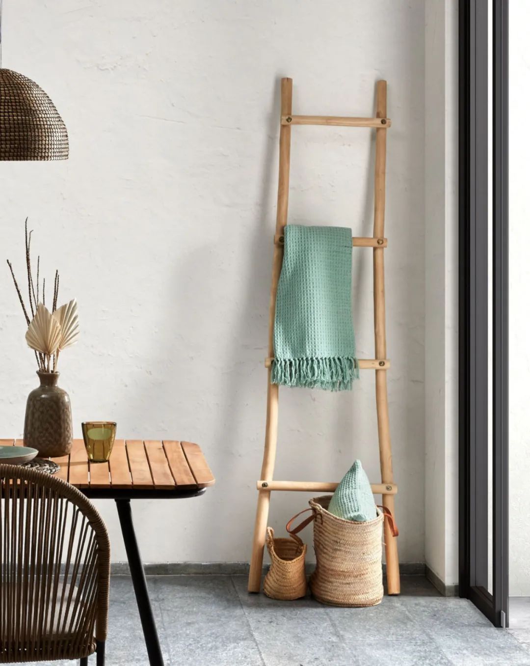 衣架|睡觉前、进门后脱下来的衣服放哪好别傻傻放沙发上了……