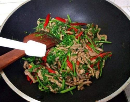 湿气最怕“这道菜”，简单炒一炒，湿气没了，身体更轻松了