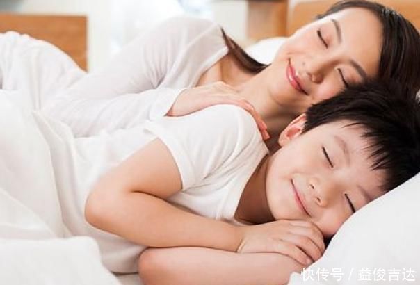 任柯宇|14岁少年身高221米,挑战吉尼斯世界纪录,网友上面空气新鲜吗