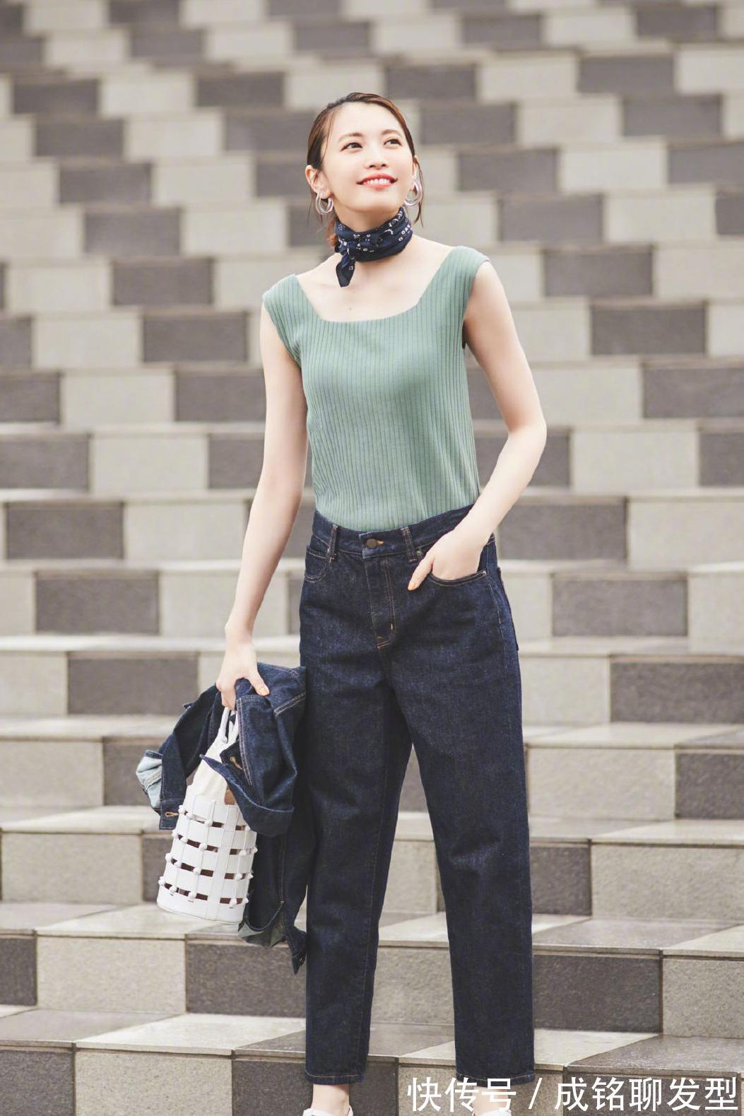 夏装|“日杂”人气模特宫田聪子示范优雅夏装,时髦大气养眼,高级满满