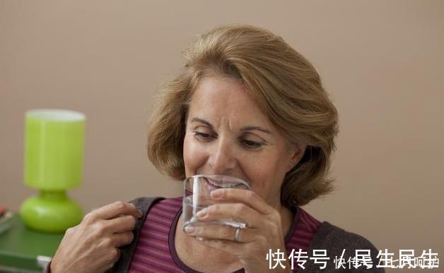 多喝|多喝水会导致高血压，靠谱吗？医生给出了答案，或许很多人不清楚