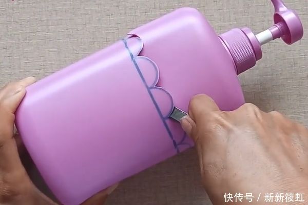 洗发水瓶不要扔,瓶身切一刀,放在卫生间,全家人都要抢着用