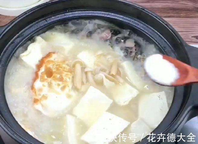 炖鱼汤腥味重?做好“三点”,鱼汤香喷喷,再也不担心有腥味