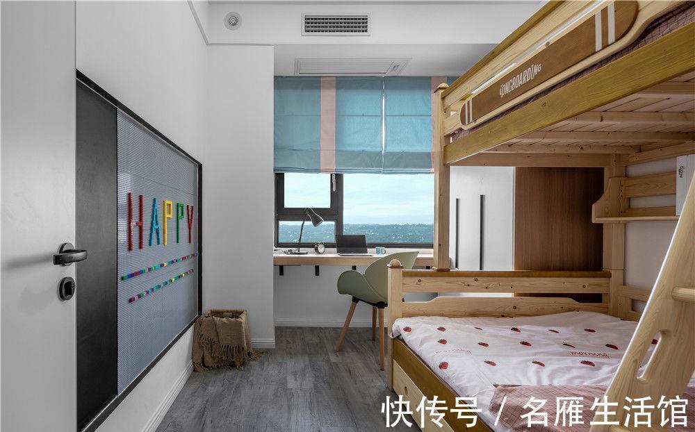 空间|黑白灰和实木打造的空间,设计独立入户鞋帽间,满足五口人的需求