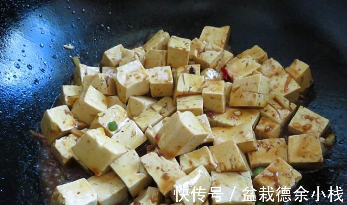 豆腐|豆腐这样做很下饭,从小吃到大,百吃不厌,用来拌饭汤汁都不剩!