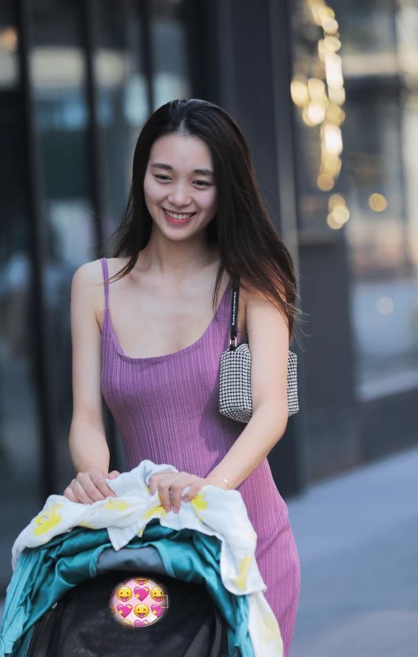 时尚|气死老公穿搭系列,美女穿着“睡裙”就出门了