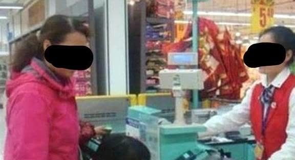 金钱|6岁女娃花100块买袋盐,宝妈怒气冲冲上门理论,老板:自己看监控