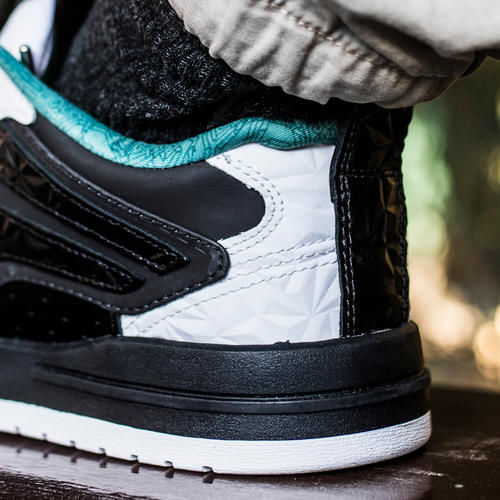 鞋面暗藏热成像黑科技，国潮联手带你领略“少不入川”的魅力