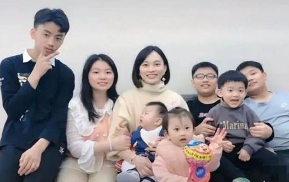 机器|女子生娃上瘾成“生娃机器”,13年生7个娃,称不能浪费好基因