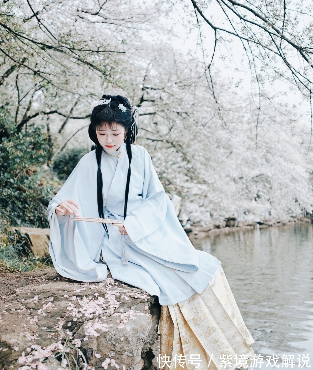 峰岚@同韵七言绝句(十首):今夜举杯空对月,不知何日共云岚