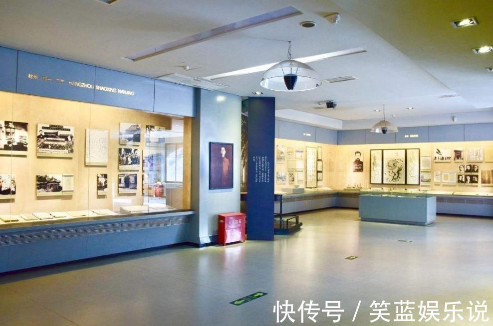 屈原#11年前日本诺贝尔奖得主大江健三郎访华时,为何蹲在鲁迅石像下哭