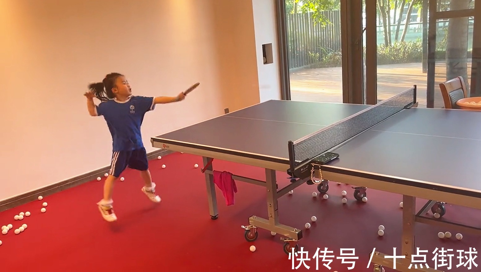 陪练师|王楠全家到海南别墅温暖过年,每天陪女儿练球,竟被嫌弃发球没劲