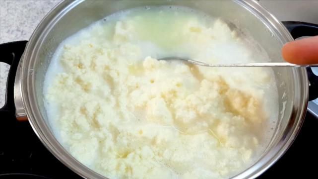 小茴香叶|临期牛奶别扔，加3个鸡蛋做成奶酪，2斤牛奶做一大块，又香又嫩