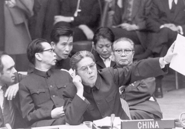 儿女|外交部长乔冠华,娶了两任妻子,留下三个儿女,他们过得怎么样