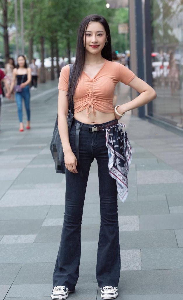 设计|美女买这么潮的抽绳上衣,现在都流行抽绳了吗