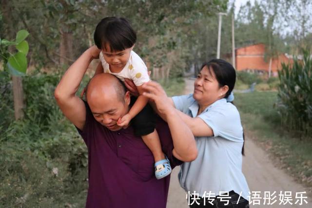 一年级|奶奶帮孙女写暑假作业:孤军奋战的妈妈,最怕没有底线的老人