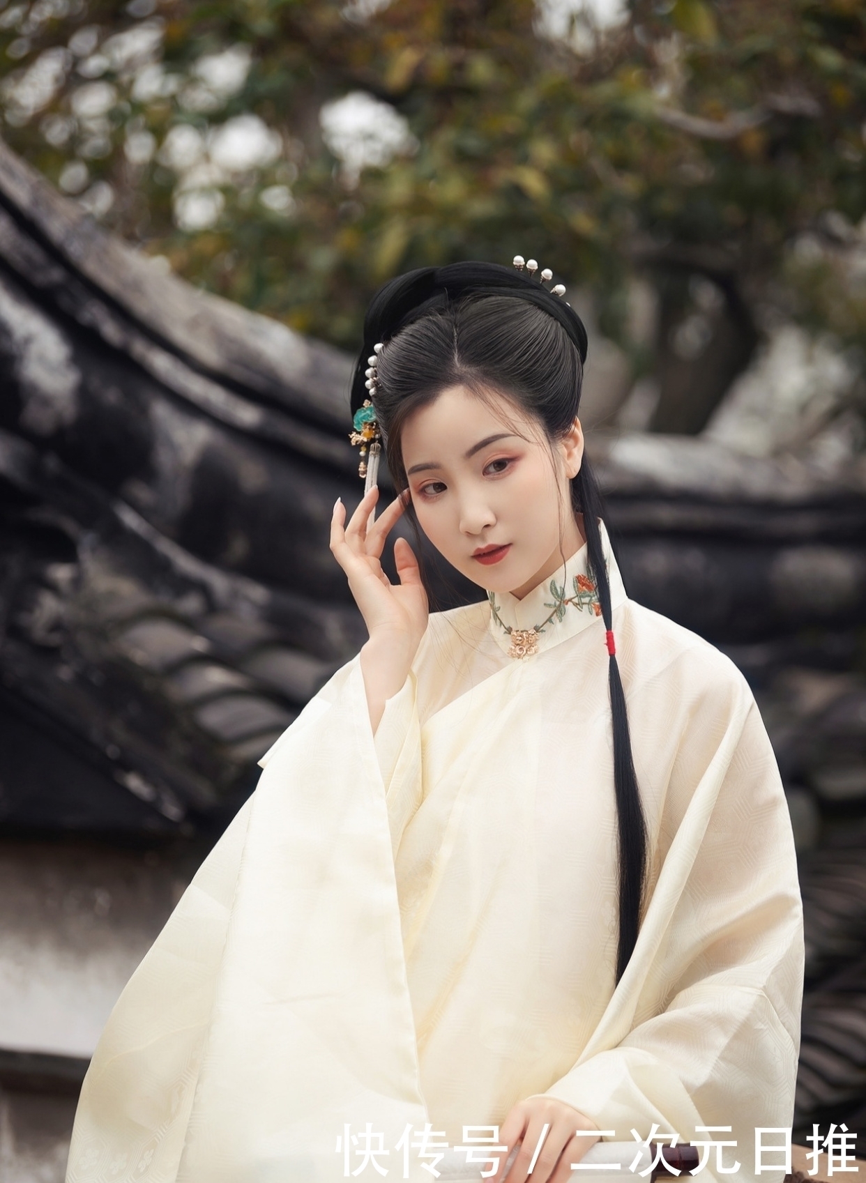 赏月@诗·十首丨乡愁似酒五更醉,往事如烟万里空