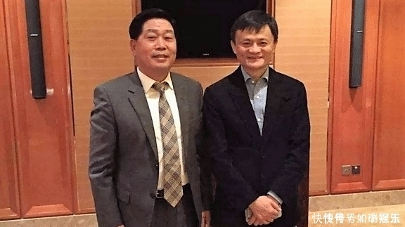 身家|靠送快递还清巨债,他买下十几架飞机送货,逆袭挣来240亿身家