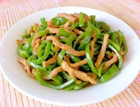 下锅|青椒炒肉丝,直接下锅炒是不对的,多加1个步骤,肉丝嫩滑不粘锅