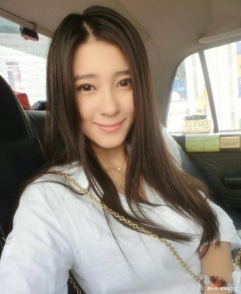 |搞笑一刻:就让这冰冷的雨滴疯狂的打在我的保时捷车顶上吧