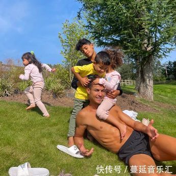 曼联|C罗携女友和孩子们边晒太阳边数绵羊,其乐融融,配文寓意深刻